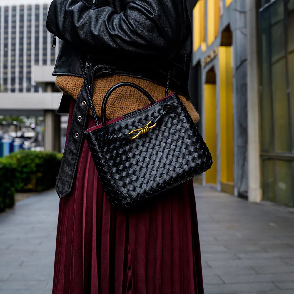 Black GRACEFUL TOTEBAG